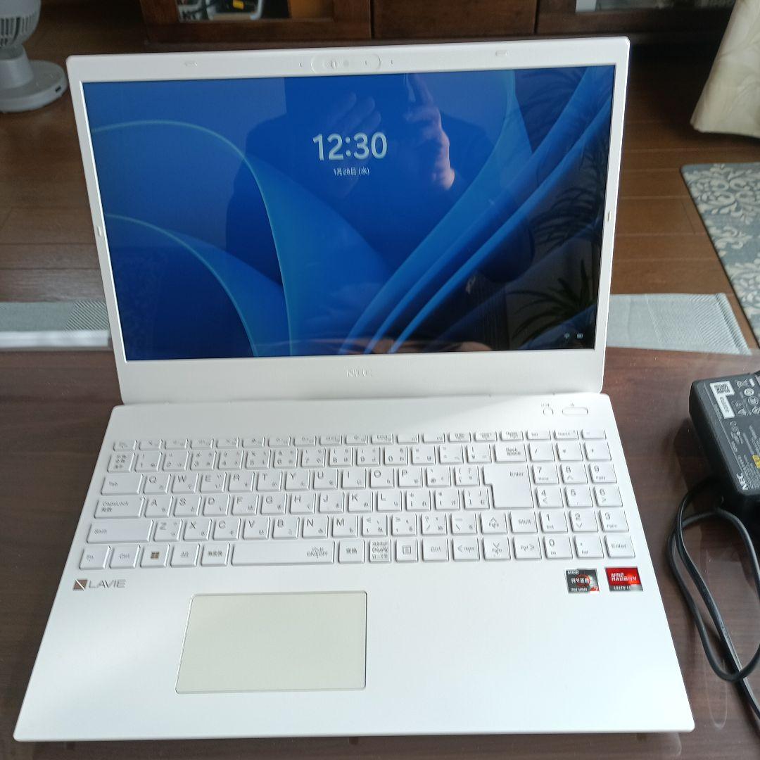 NEC LAVIE 15.6インチノートPC
