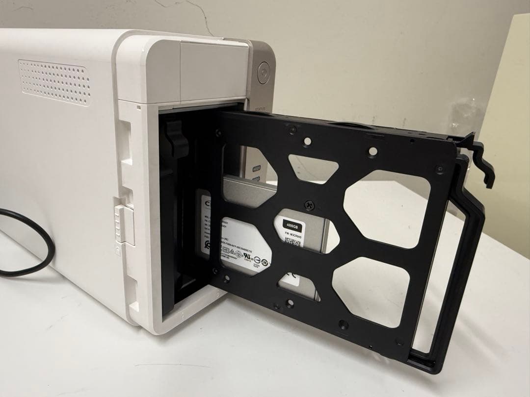 QNAP TS-251B NAS 10GbE メモリ16GB 4TB SSDx2