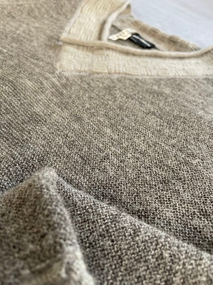 【極美品】ジョルジオアルマーニ　デザインVネックニット　４８　グレー　アルパカ