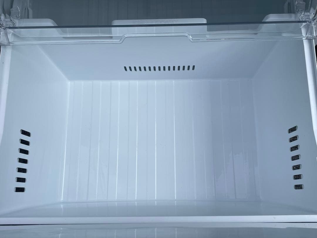 使用1年未満　東芝3ドア冷蔵庫　GR-V33SC　326L　2024年製