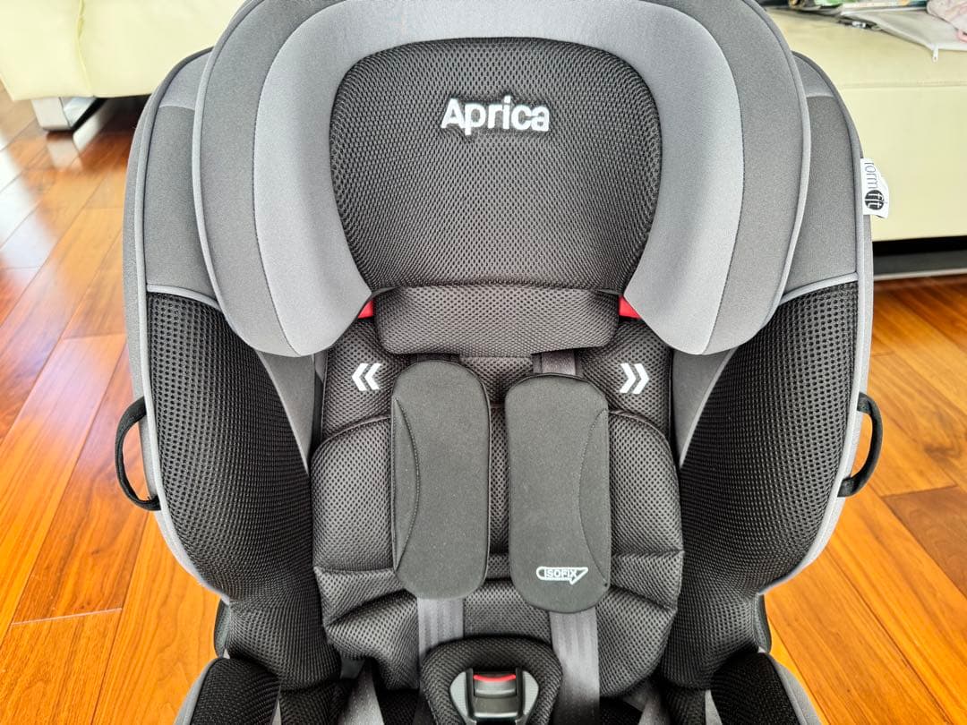 Aprica form fit AB車用チャイルドシート グレー
