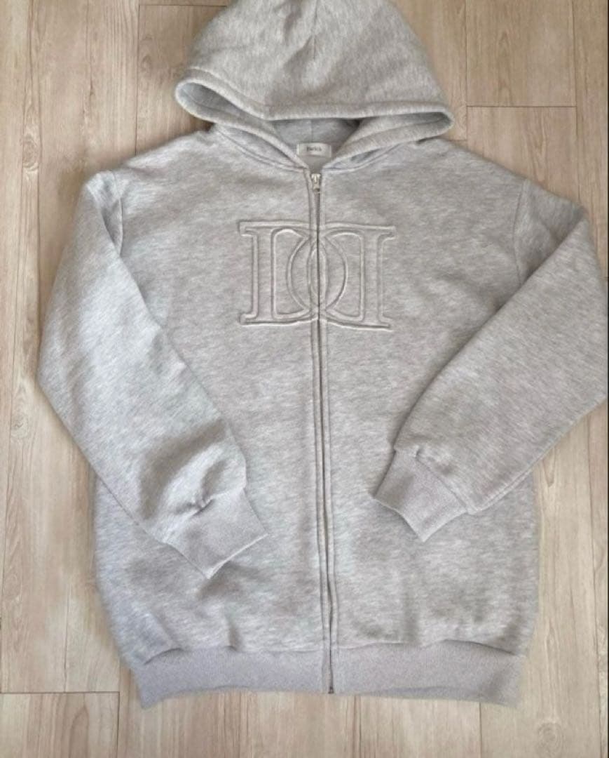 darich ダーリッチ　アップリケDDロゴパーカー　グレー