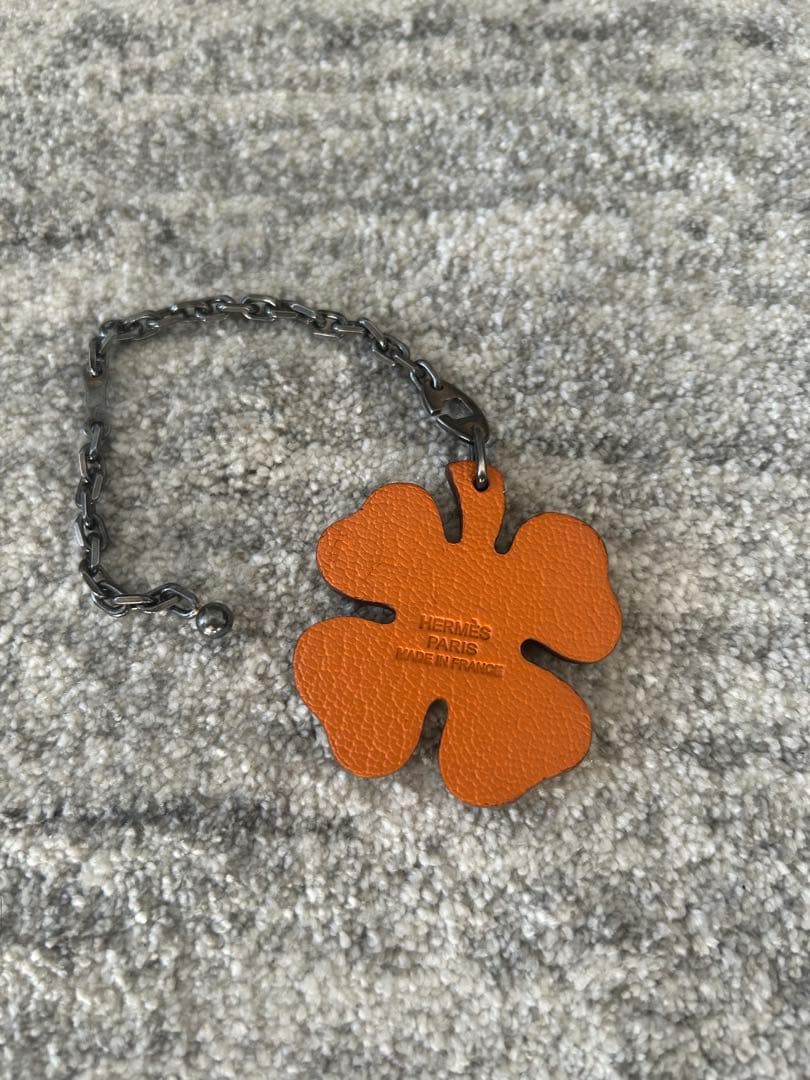 HERMES エルメス　ラッキー4クローバー　 レザーチャーム