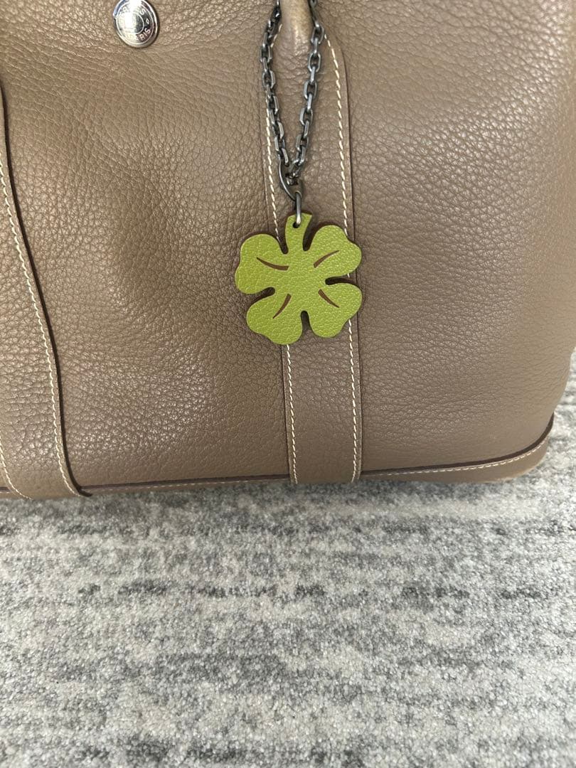 HERMES エルメス　ラッキー4クローバー　 レザーチャーム