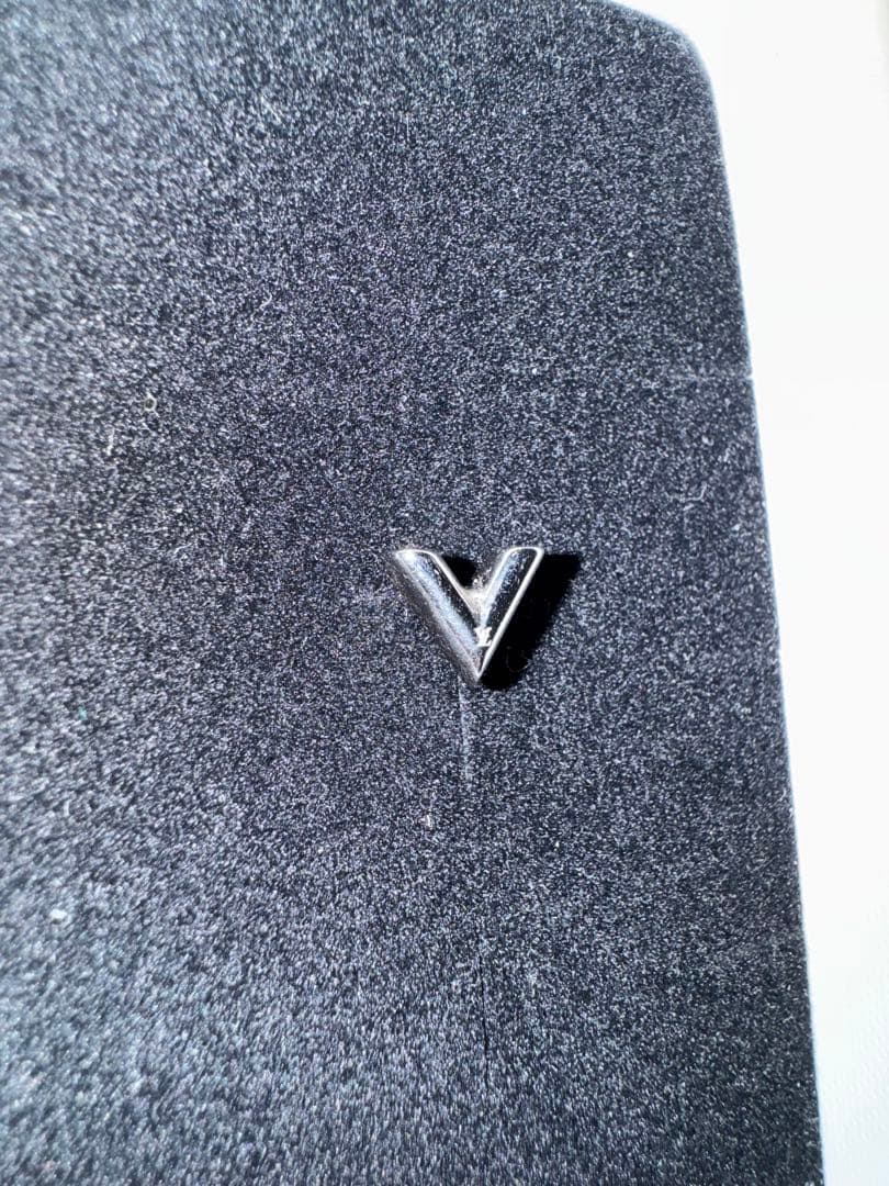 ピアス・エセンシャル V（片耳用)