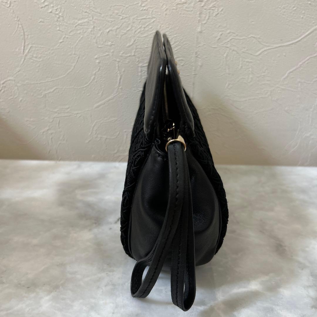 ESCADA エスカーダ　ブラック クラッチバッグ