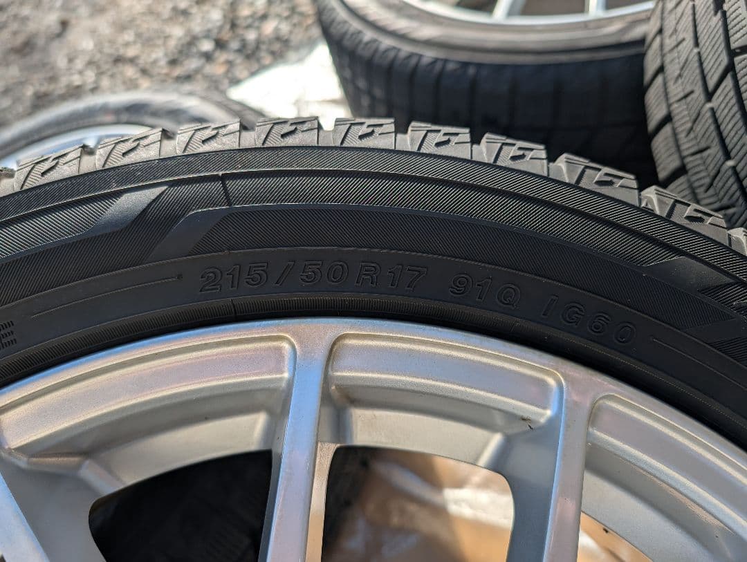 アルミホイール付きスタッドレスタイヤ215/50R17