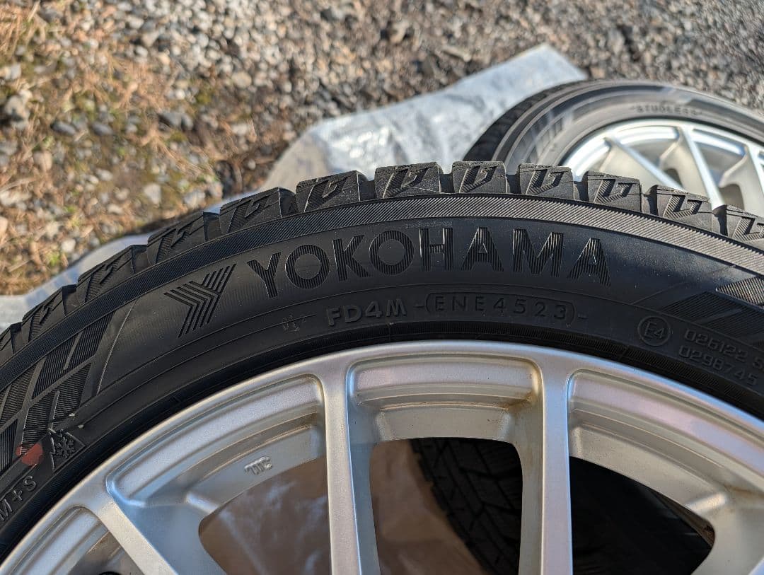 アルミホイール付きスタッドレスタイヤ215/50R17