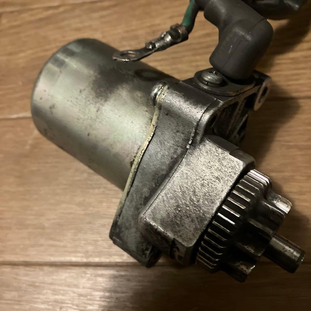 リード100純正セルモーターとオーバーホール用ブラシ