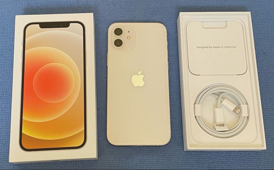 超美品　 iPhone 12　 バッテリー量94％　64GB　ドコモ　ホワイト