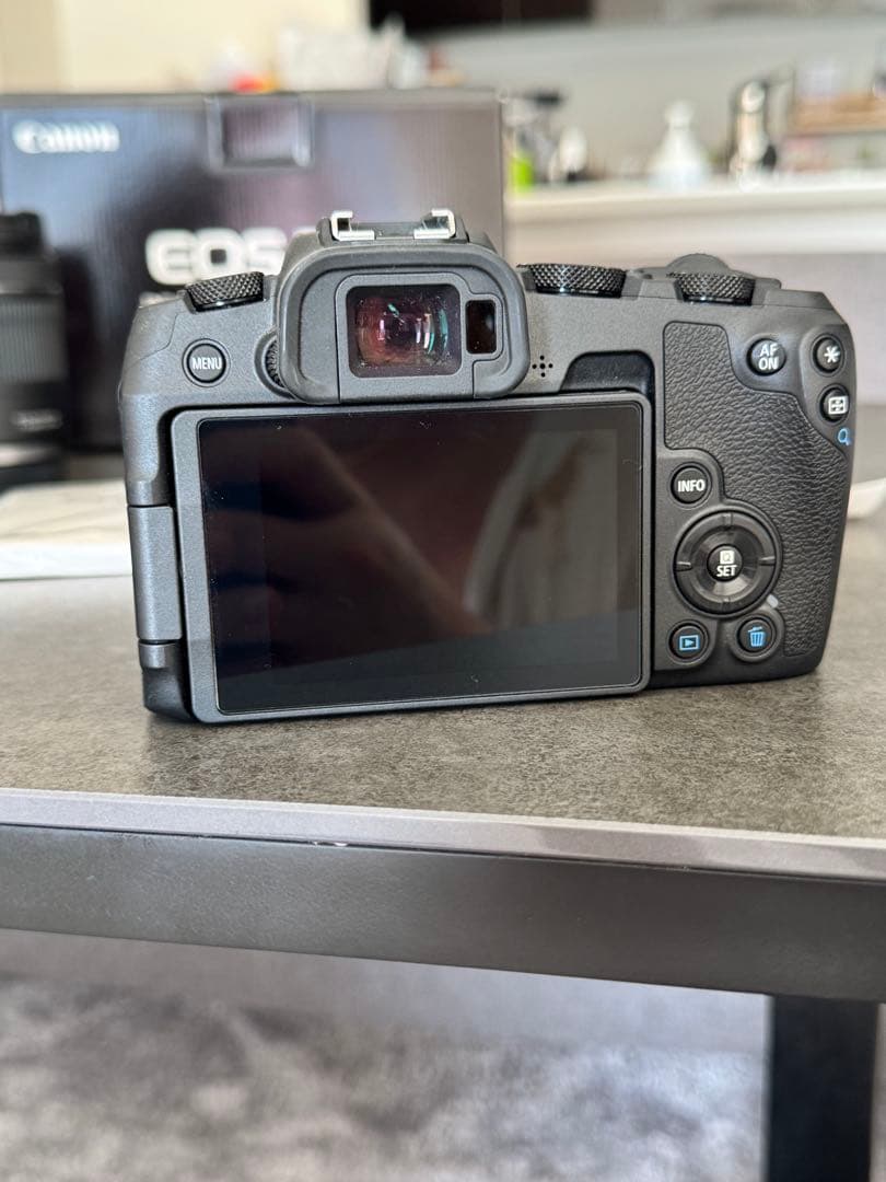 【美品】Canon EOS RP フルサイズ一眼 レンズ未使用 SD64GB付