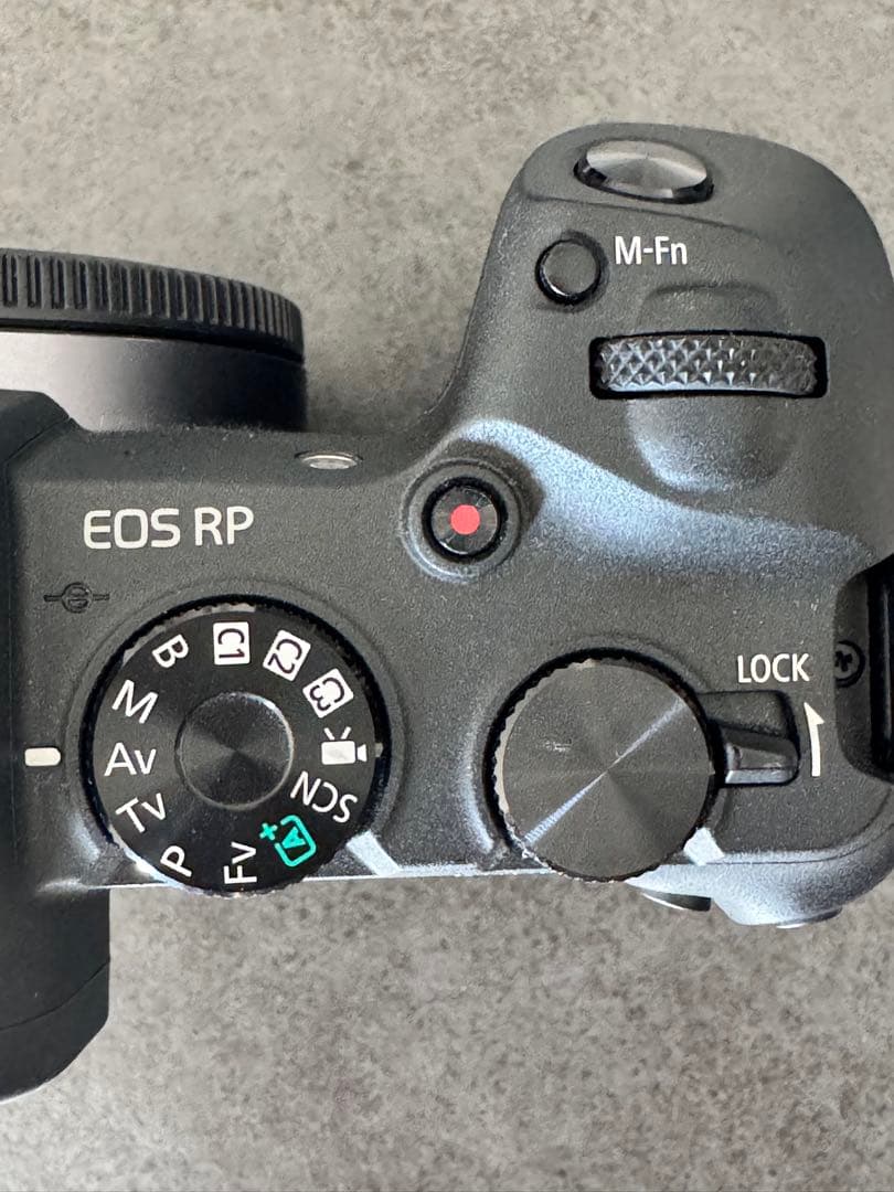 【美品】Canon EOS RP フルサイズ一眼 レンズ未使用 SD64GB付