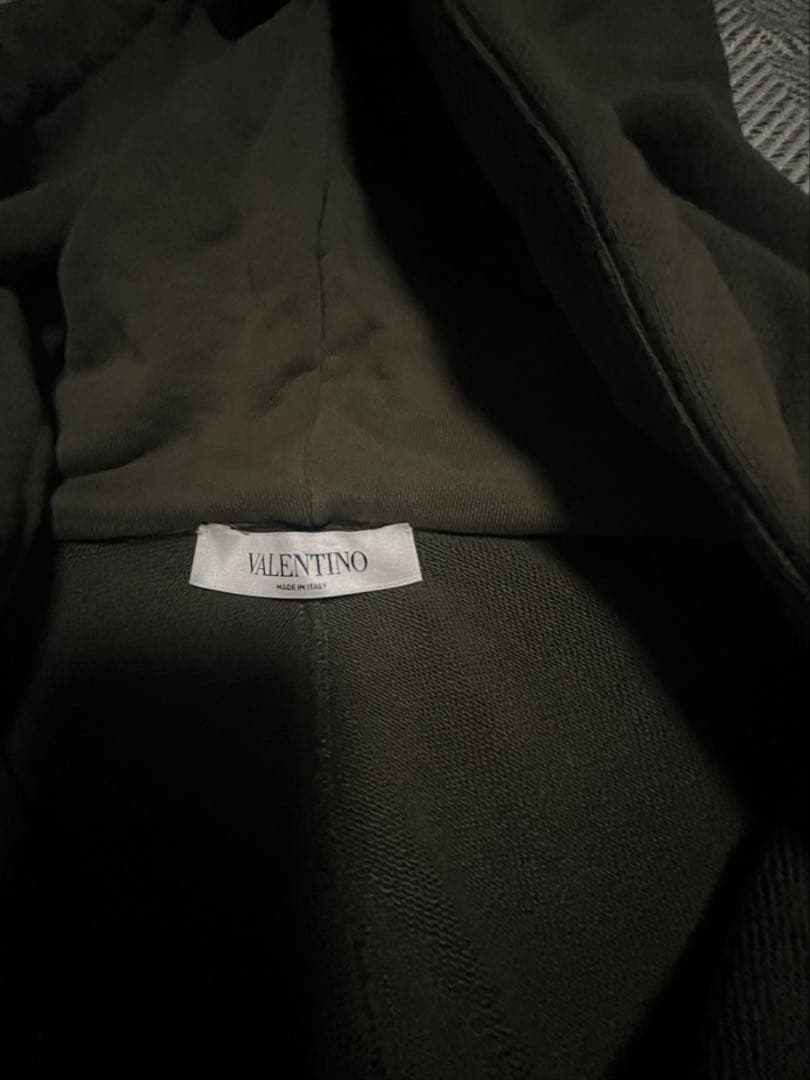 美品⭐︎VALENTINOのフルジップパーカー　カーキ