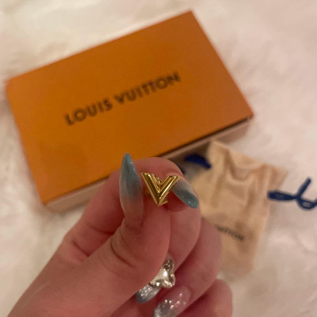 ヴィトンピアス片耳