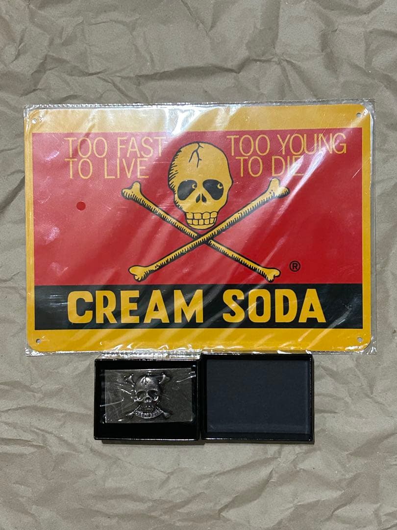 熊*ん様 CREAM SODA 看板 & バックル