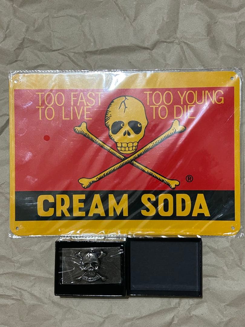 熊*ん様 CREAM SODA 看板 & バックル