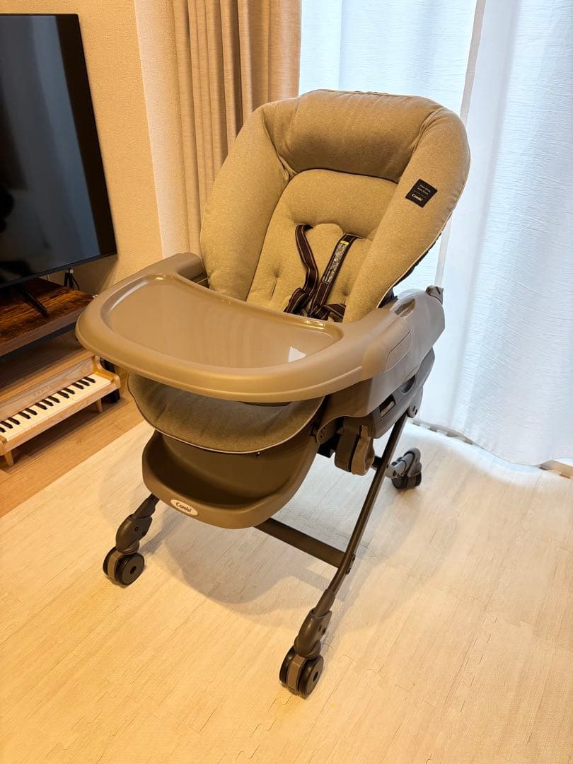 【ほぼ新品】Combi ハイローチェア 自動スイング（送料込み）