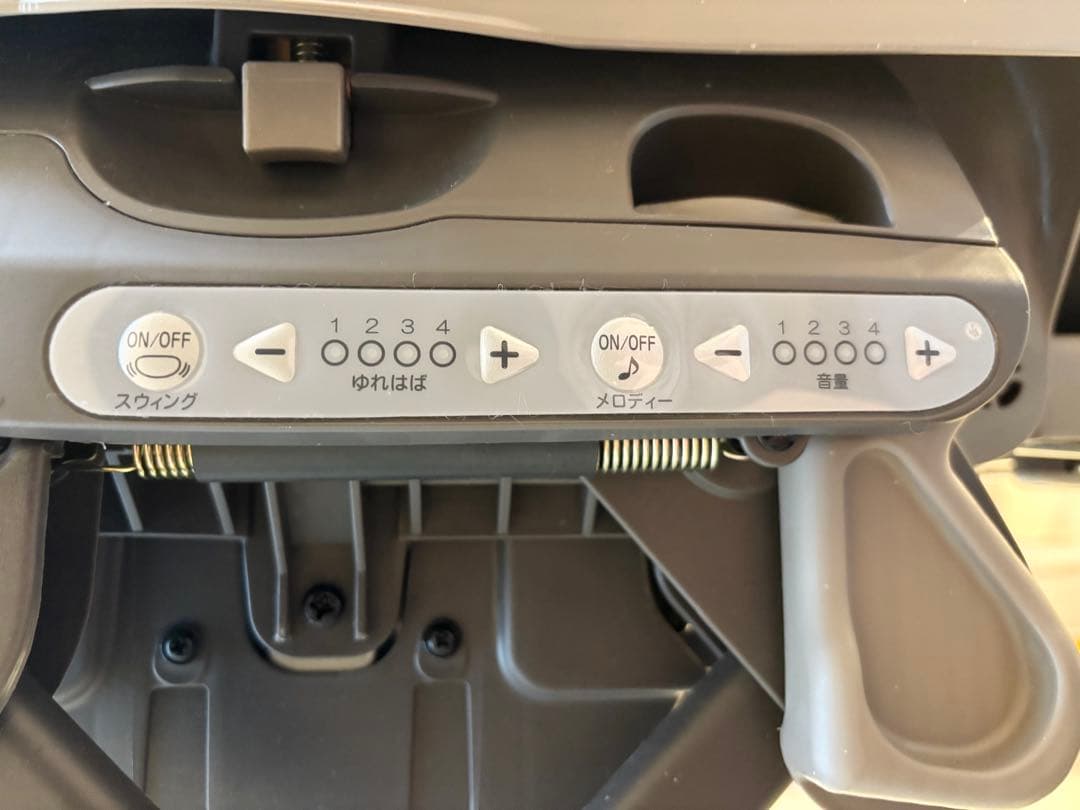 【ほぼ新品】Combi ハイローチェア 自動スイング（送料込み）