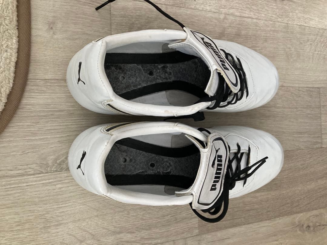 PUMA ホワイト サッカーシューズ スパイク