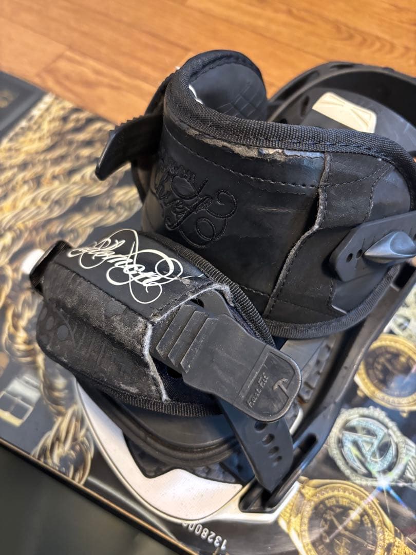 スノーボード（Burton）とビンディング、ブーツ（salomon）ケース付き