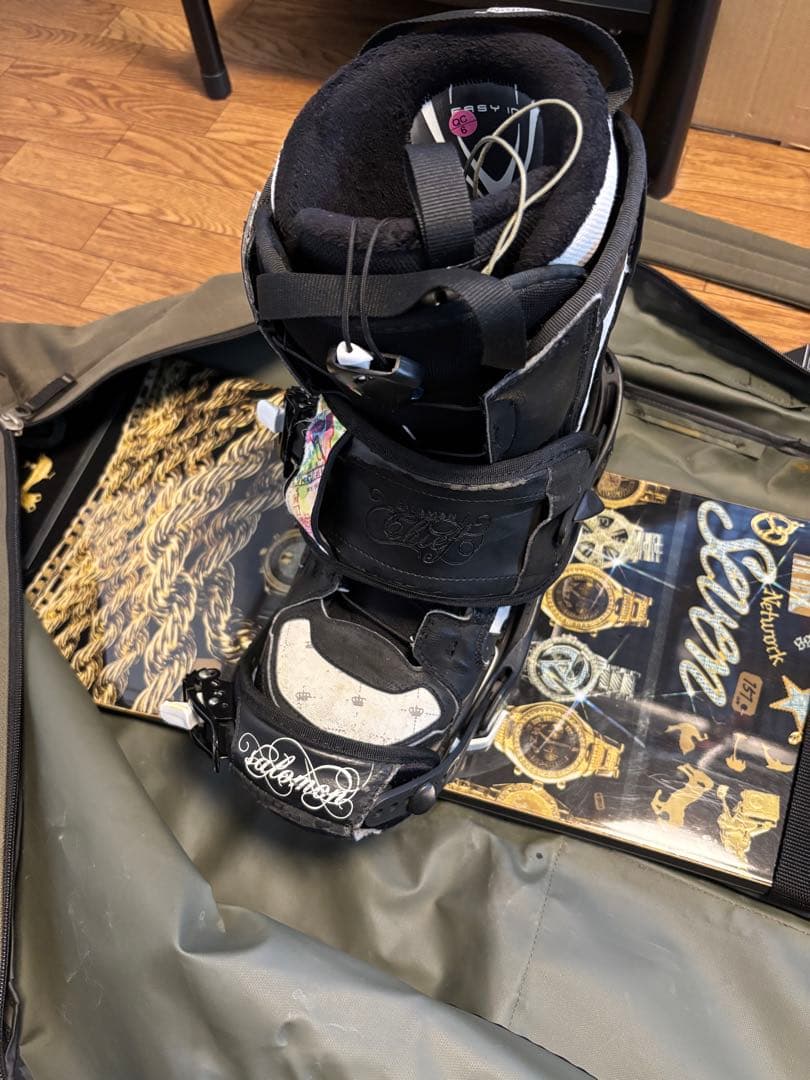 スノーボード（Burton）とビンディング、ブーツ（salomon）ケース付き