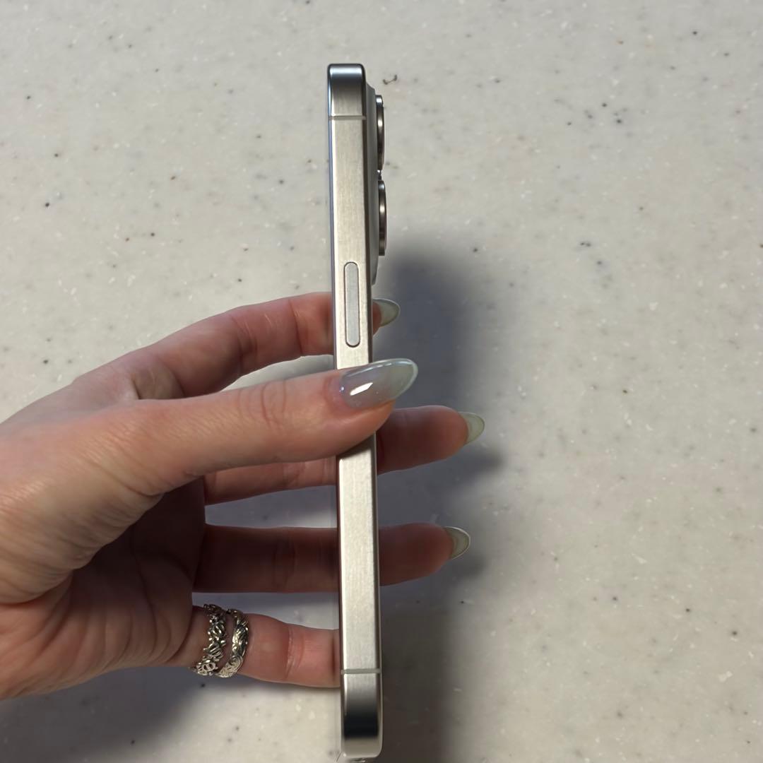 iPhone15Pro 512GB ホワイトチタニウム SIMフリー ケース付