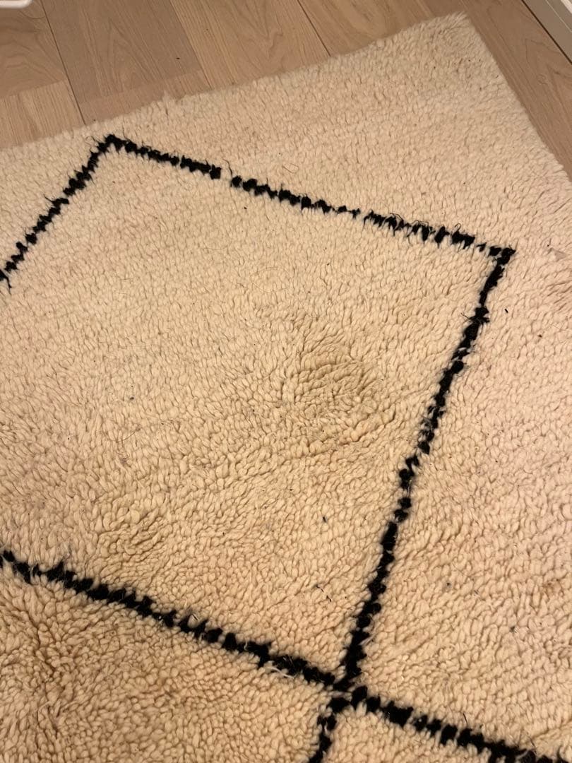 ベニワレン ウールラグ 150cm x 193cm