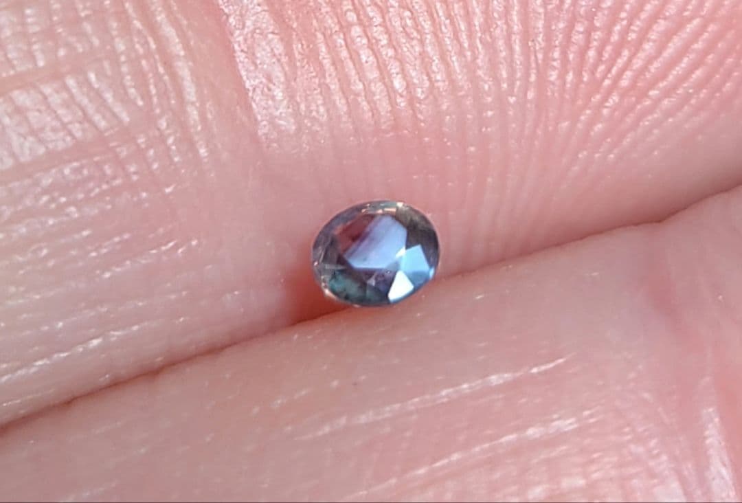 ブルーシラーが踊る!!★ブラジルアレキサンドライト★リング、ペンダント受付中