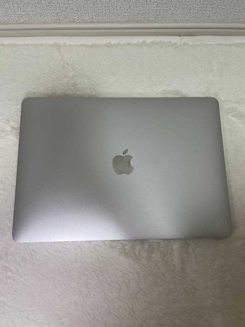 シルバー MacBook 本体
