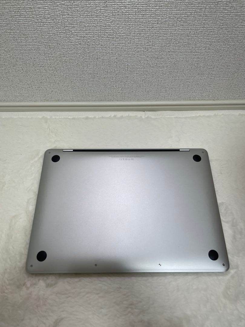 シルバー MacBook 本体
