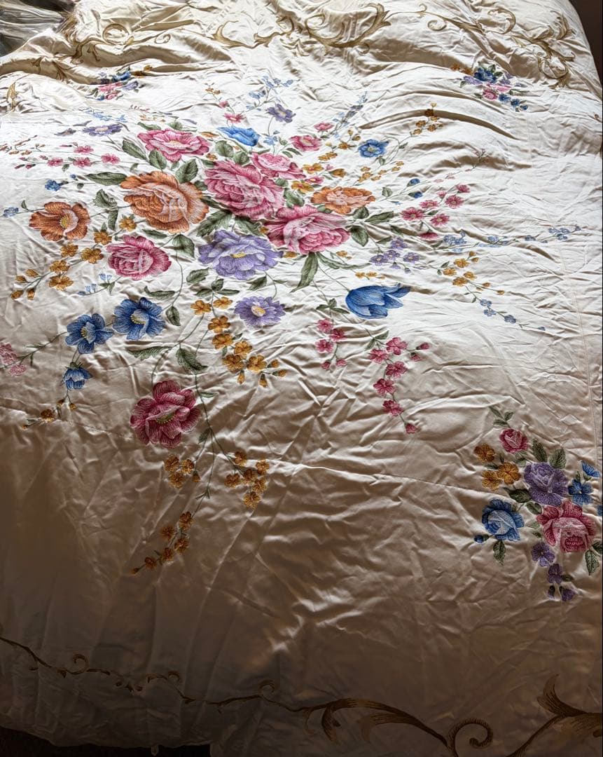 高品質　超増量　花柄刺繍入り羽布団