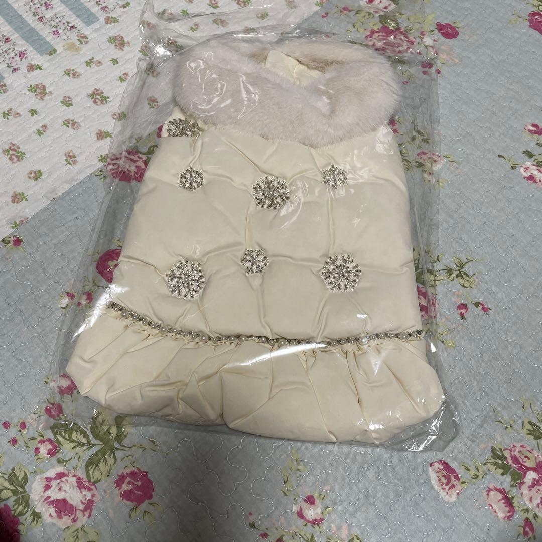 ホワイト 雪の結晶刺繍 犬服　SM