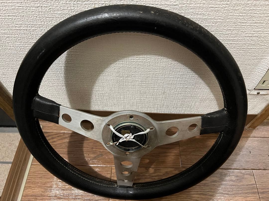 MOMO モモ 34パイ ステアリング ホーンボタン付き