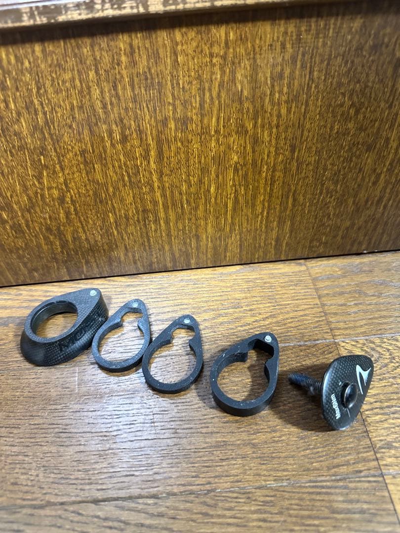 ピナレロ　ヘッドパーツ　トップキャップ、スペーサー3個　コラムキャップ