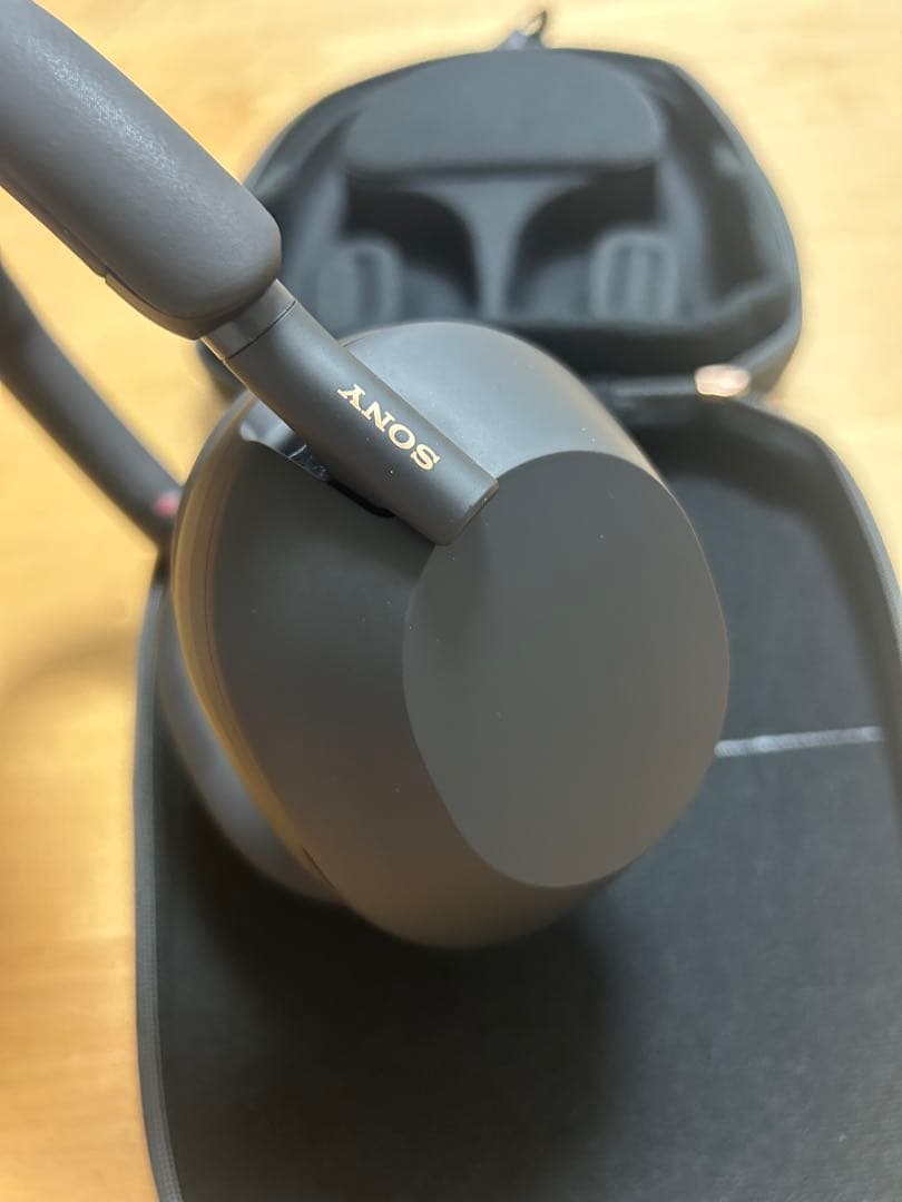 ワイヤレスヘッドホン Sony WH-1000XM5ブラック ケース付き