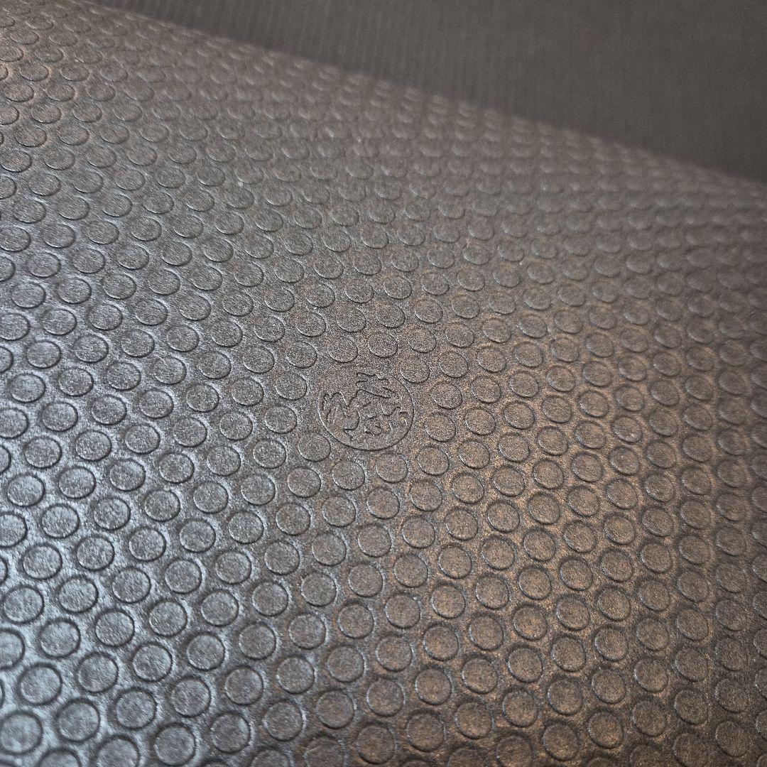 マンドゥカ PRO ブラック ヨガマット 6mm厚の驚きの耐久性とグリップ力