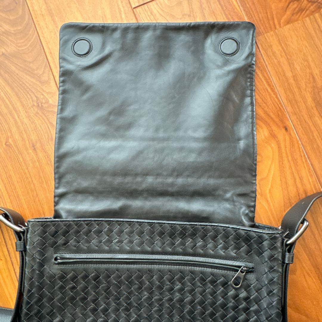 ボッテガヴェネタ　イントレチャートブラック メッセンジャーバッグ