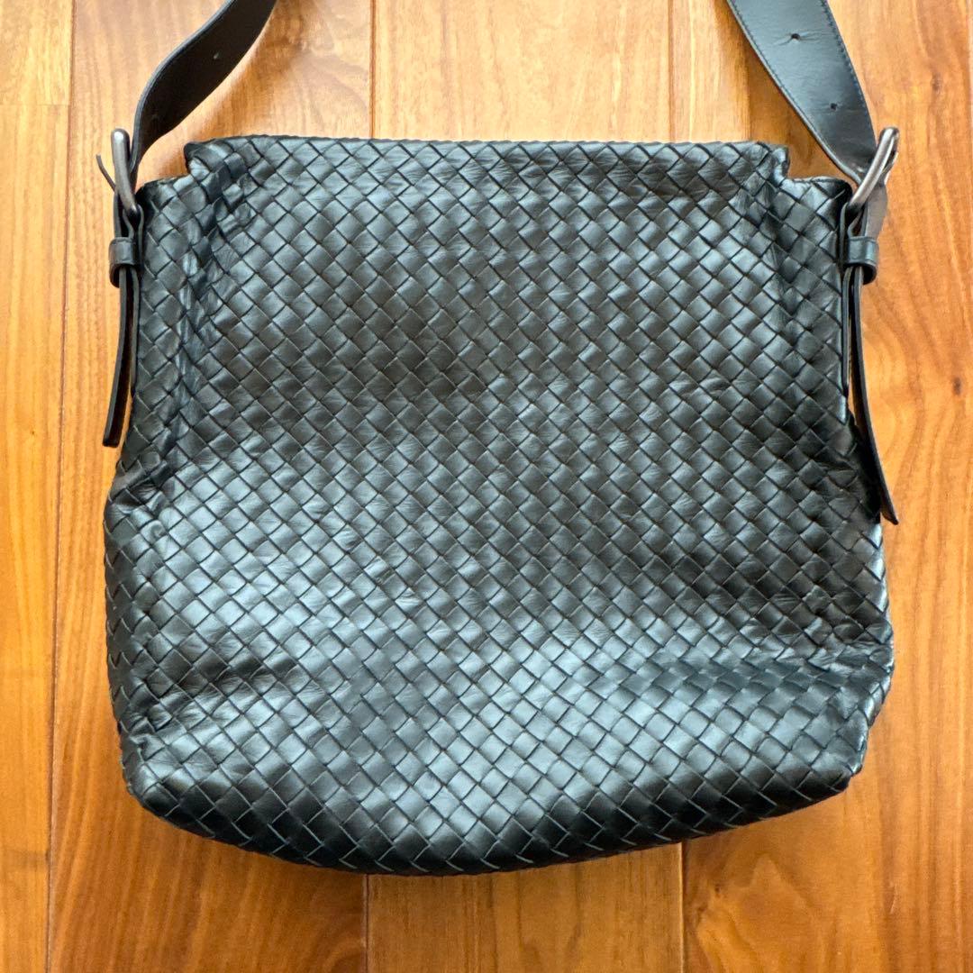 ボッテガヴェネタ　イントレチャートブラック メッセンジャーバッグ