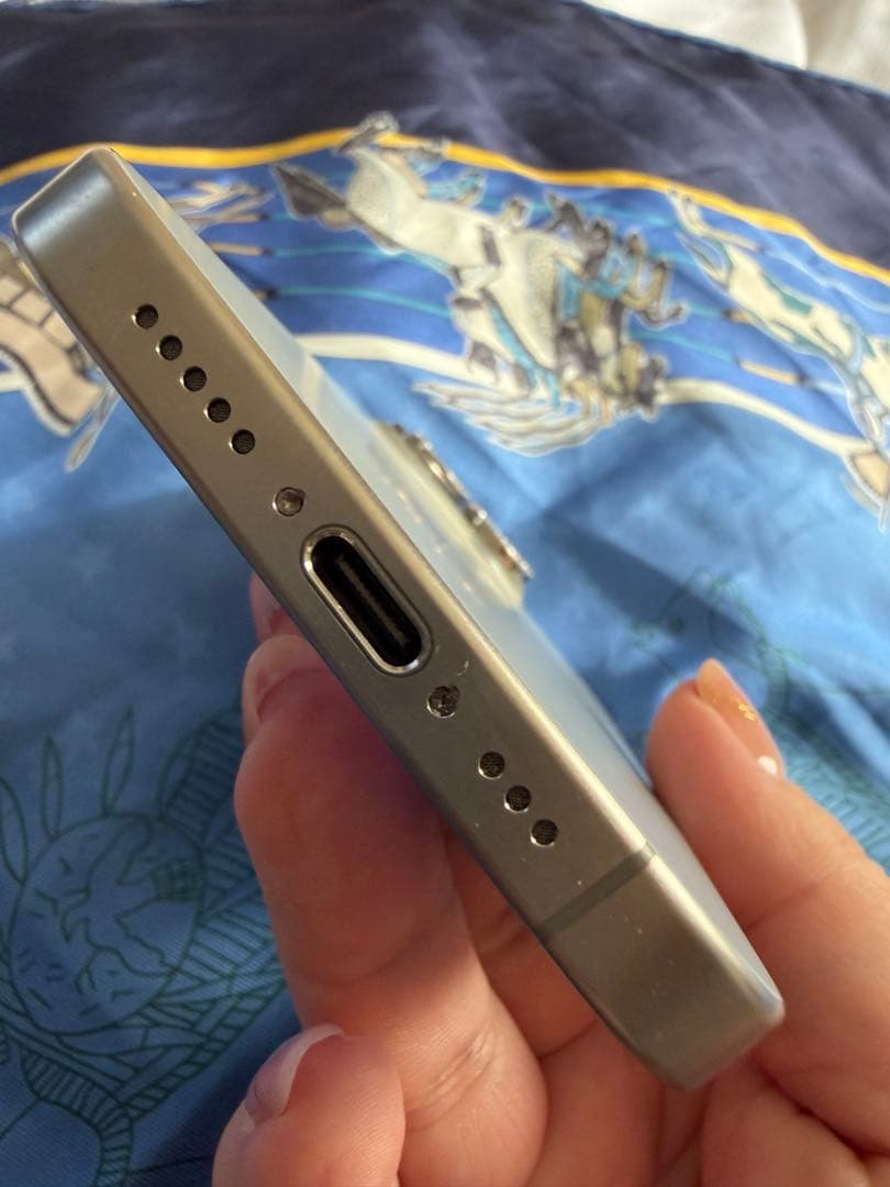 SIMフリー【美品】iPhone15 Pro 512GB ナチュラルチタニウム