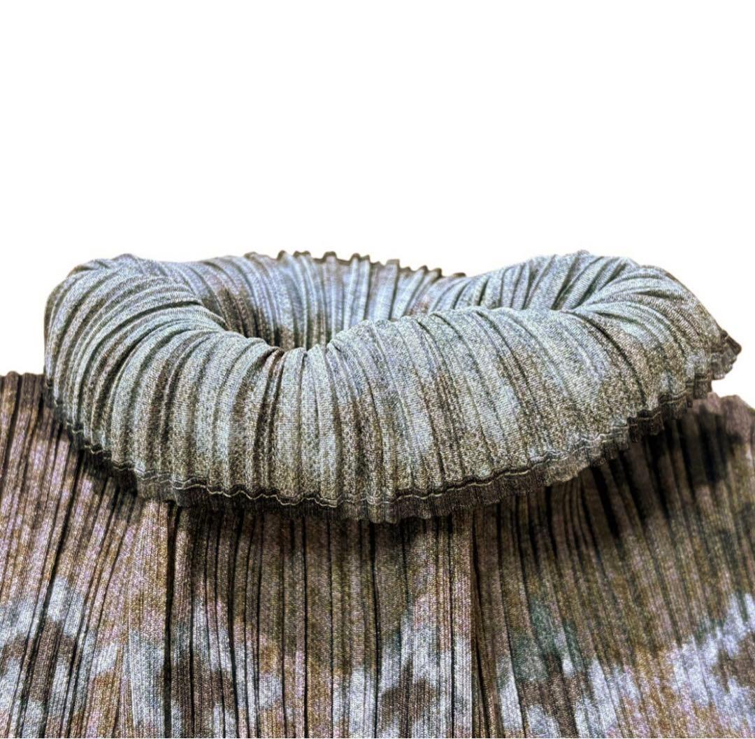 【極美品】プリーツプリーズ イッセイミヤケ カットソー 総柄 ハイネック 長袖