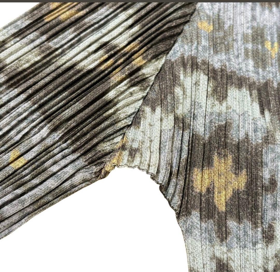 【極美品】プリーツプリーズ イッセイミヤケ カットソー 総柄 ハイネック 長袖