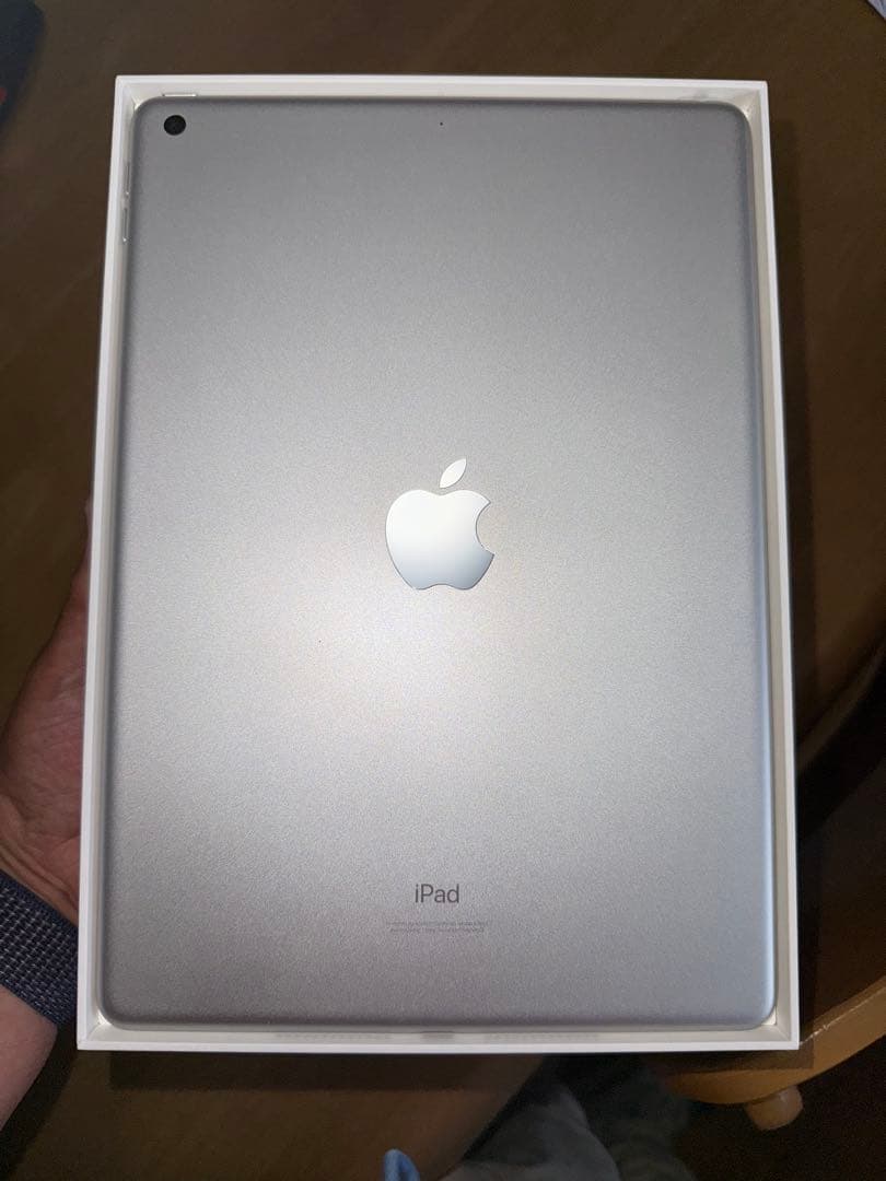 Apple iPad (第9世代) Wi-Fiモデル　256GB シルバー