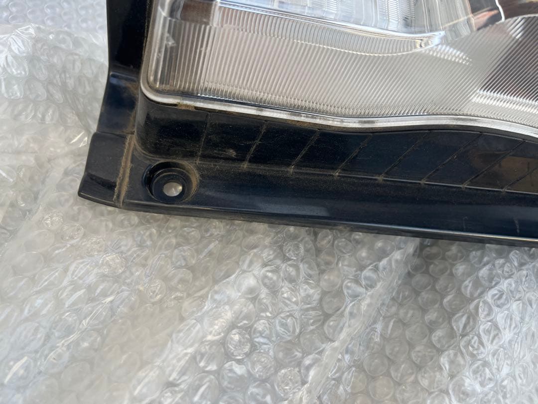 la600s タント　　後期テールランプ　右