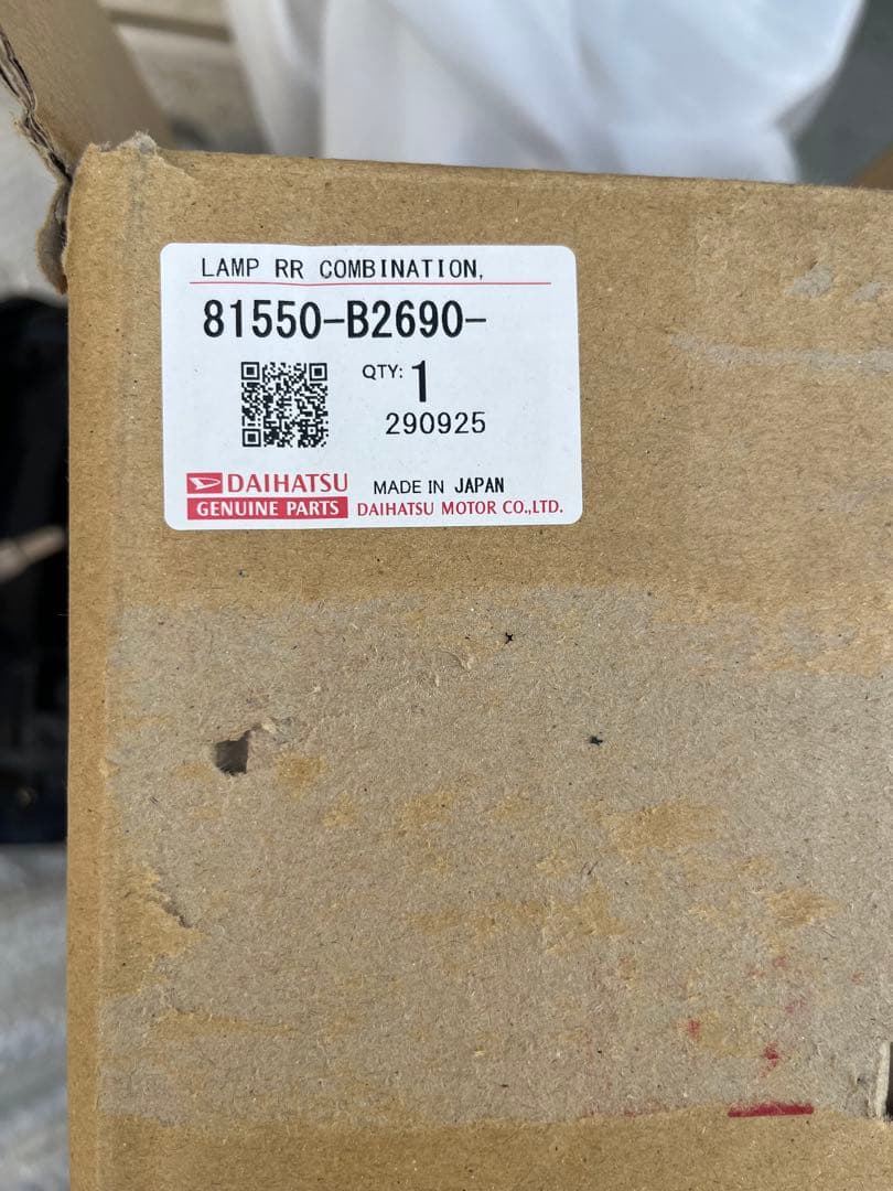 la600s タント　　後期テールランプ　右