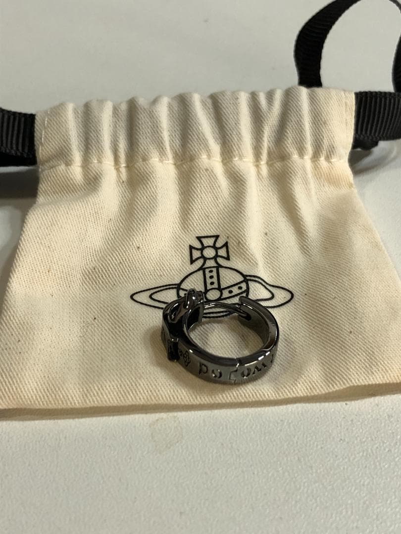 029080 vivienne westwood ベルト ピアス ガンメタ 片耳