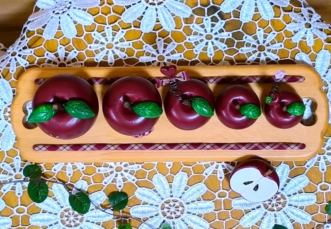 ⭐️アメリカンカントリー雑貨❤木製まん丸りんご＆乙女チックな三姉妹＆クッション