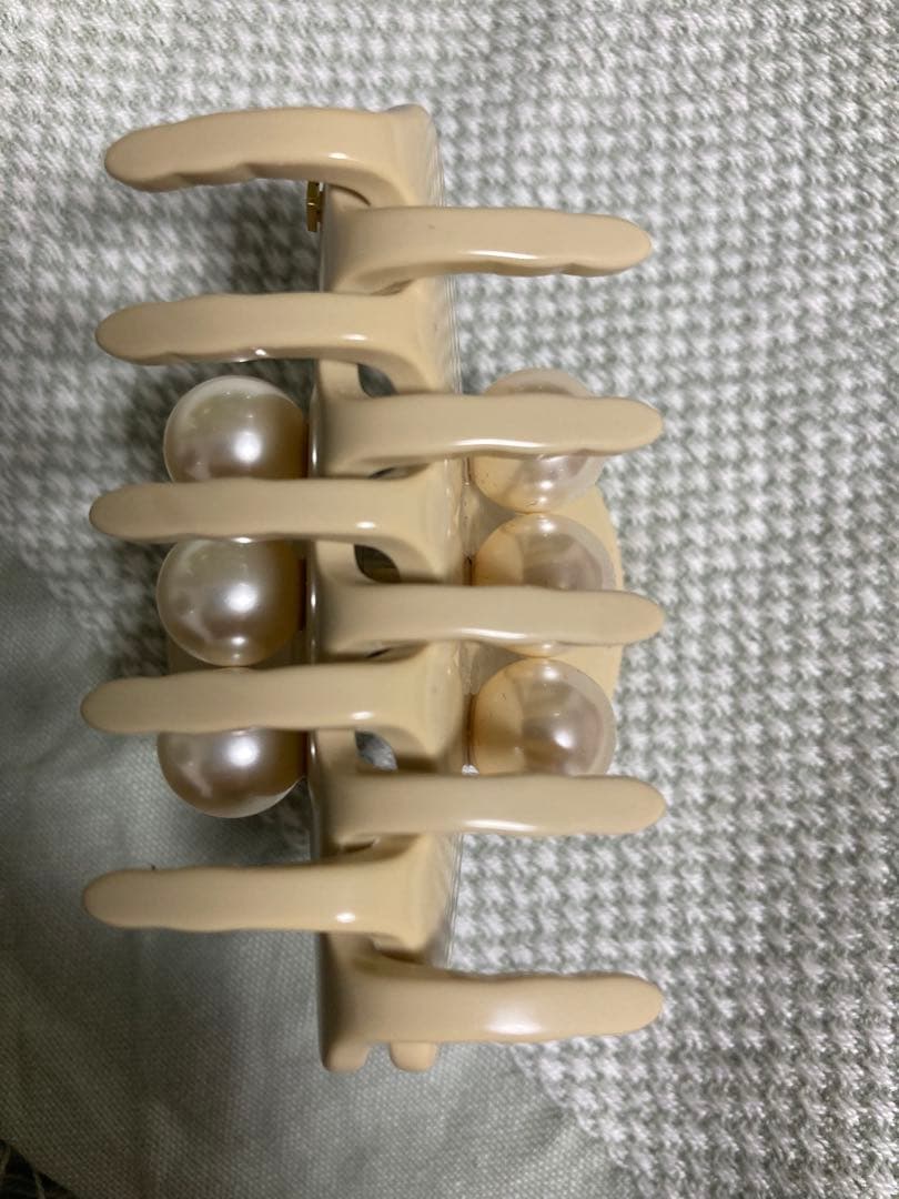 美品　アレクサンドル　ドゥ　パリ　ベージュ パール付き クリップ