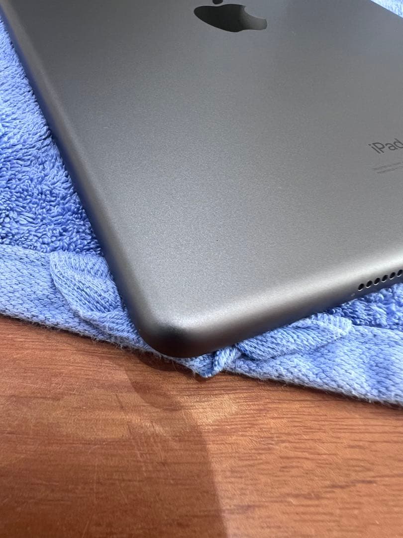 超美品Apple iPad 第８世代　スペースグレー 本体