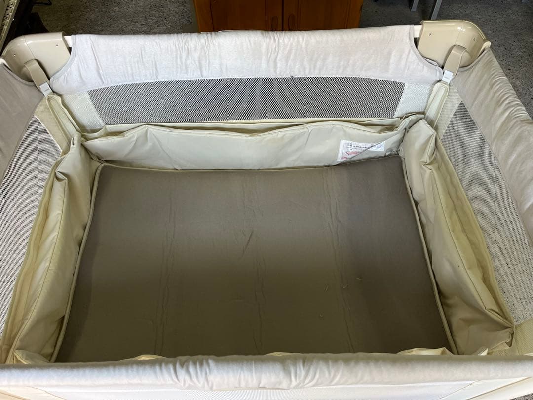 アップリカ ココネルエアープラス ベビーベッド 折りたたみ式 収納バッグ付き