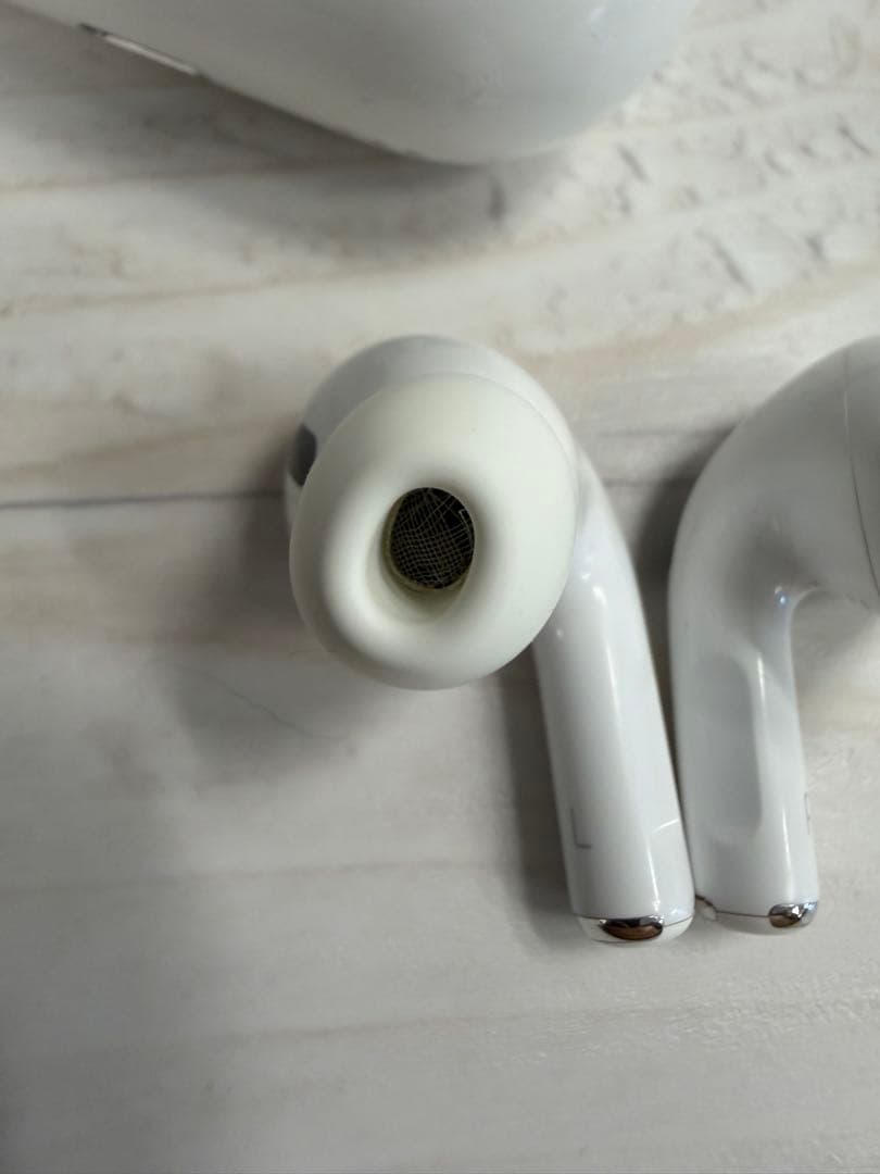 AirPods Pro 第2世代（Lightning、ワイヤレス）中古 本体